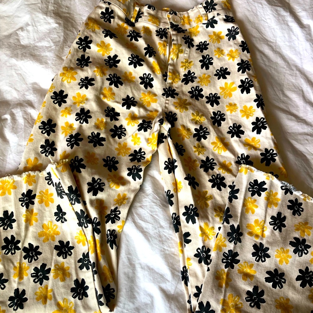 Wide leg cropped raw edge printed Jean